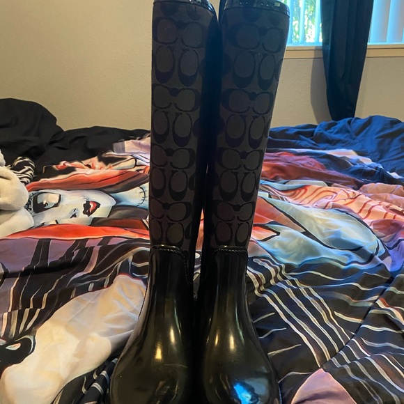 Woman’s like new rain coach boots! - Picture 3 of 4